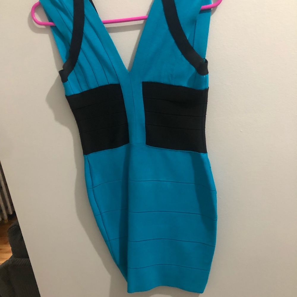 Dresses - Picture 6 of 8